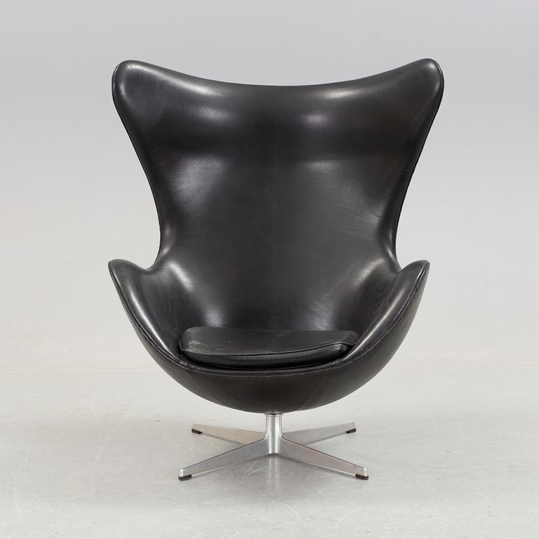 ARNE JACOBSEN, fåtölj, "Ägget", Fritz Hansen, Danmark, 1960-tal.
