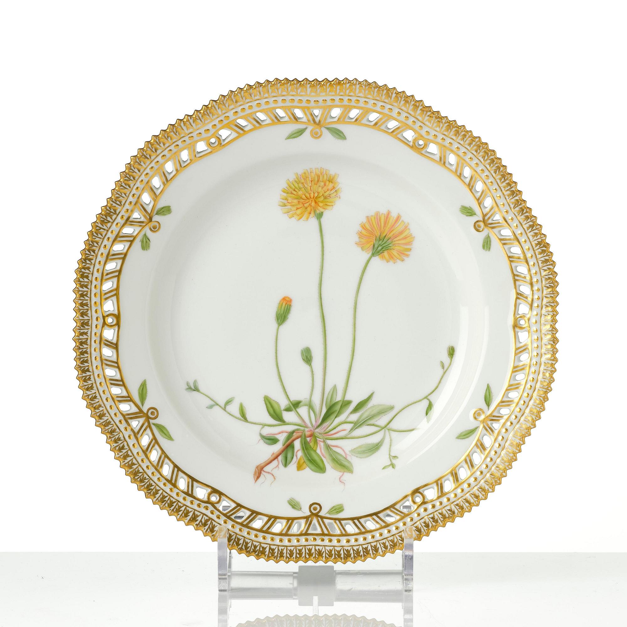 Tallrikar, 11 stycken, porslin. Royal Copenhagen,,' Flora Danica', Danmark, 1900-tal.