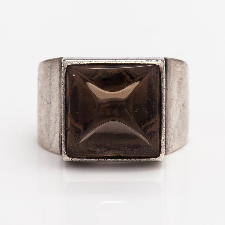 Bertel Gardberg, Ring, silver, rökkvarts. Westerback, Helsingfors 1959.