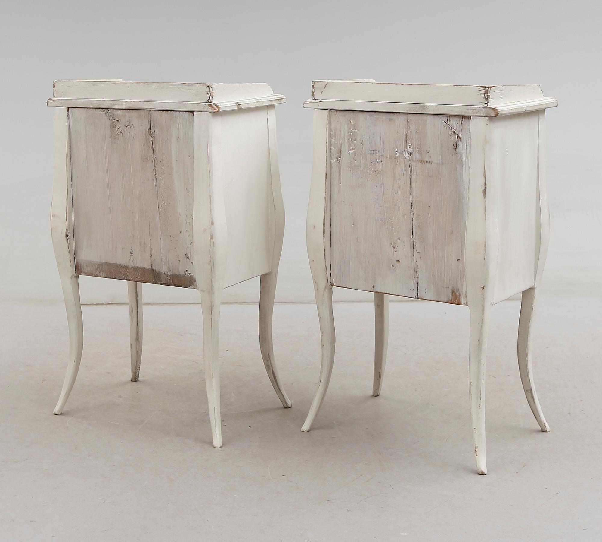 SÄNGBORD, 1 par, omkring år 1900.