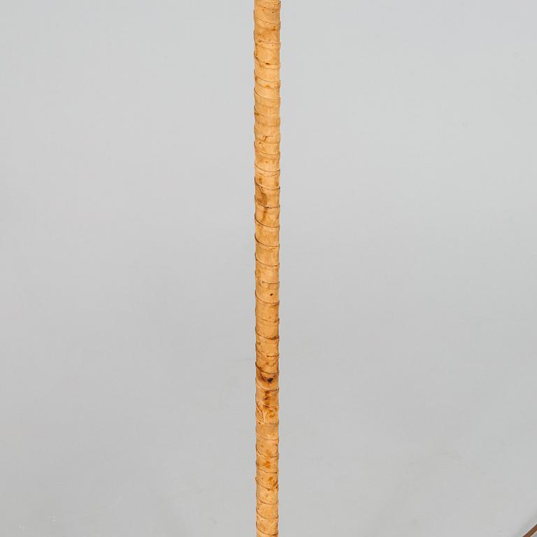 Lisa Johansson-Pape, Lattiavalaisin, Stockmann-Orno, 1900-luvun puoliväli. Korkeus 188 cm.