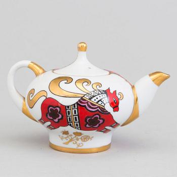 Two Lomonosov porcelain teapots, Soviet Union.