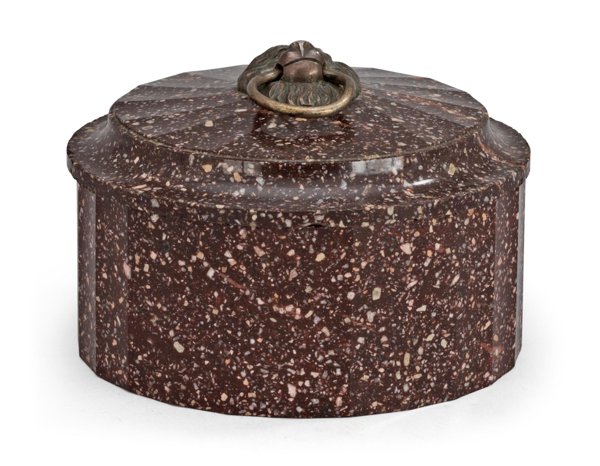 SMÖRASK MED LOCK. Älvdalen, 1800-talets början. Empire.