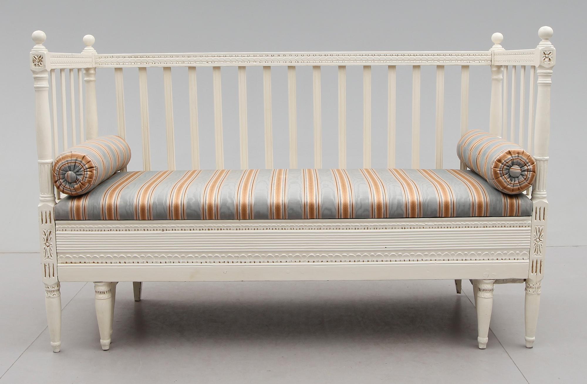 SOFFA, sengustaviansk, omkring år 1800.