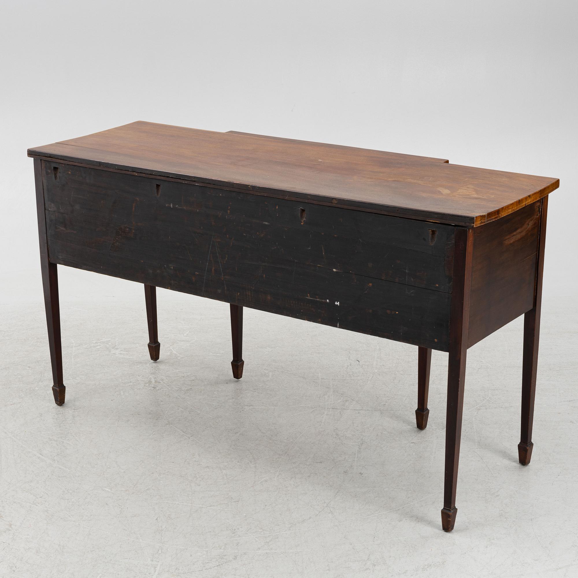 Sideboard, England, omkring 1900.