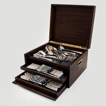 An 118-piece set of 'Chippendale' silver cutlery, Finnish hallmarks. In cutlery box.