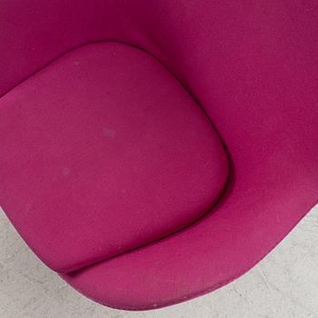 Arne Jacobsen, 'Egg chair', Fritz Hansen, Denmark, dated 2003.