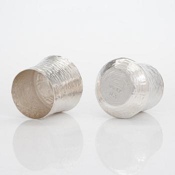 Tapio Wirkkala, tillbringare och bägare, 6 st, silver, Kultakeskus, Tavastehus, 1984-1986.