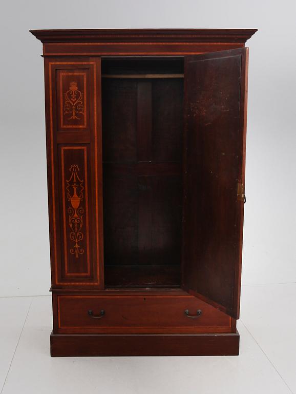 KLÄDSKÅP, England, 1900-talets första hälft.