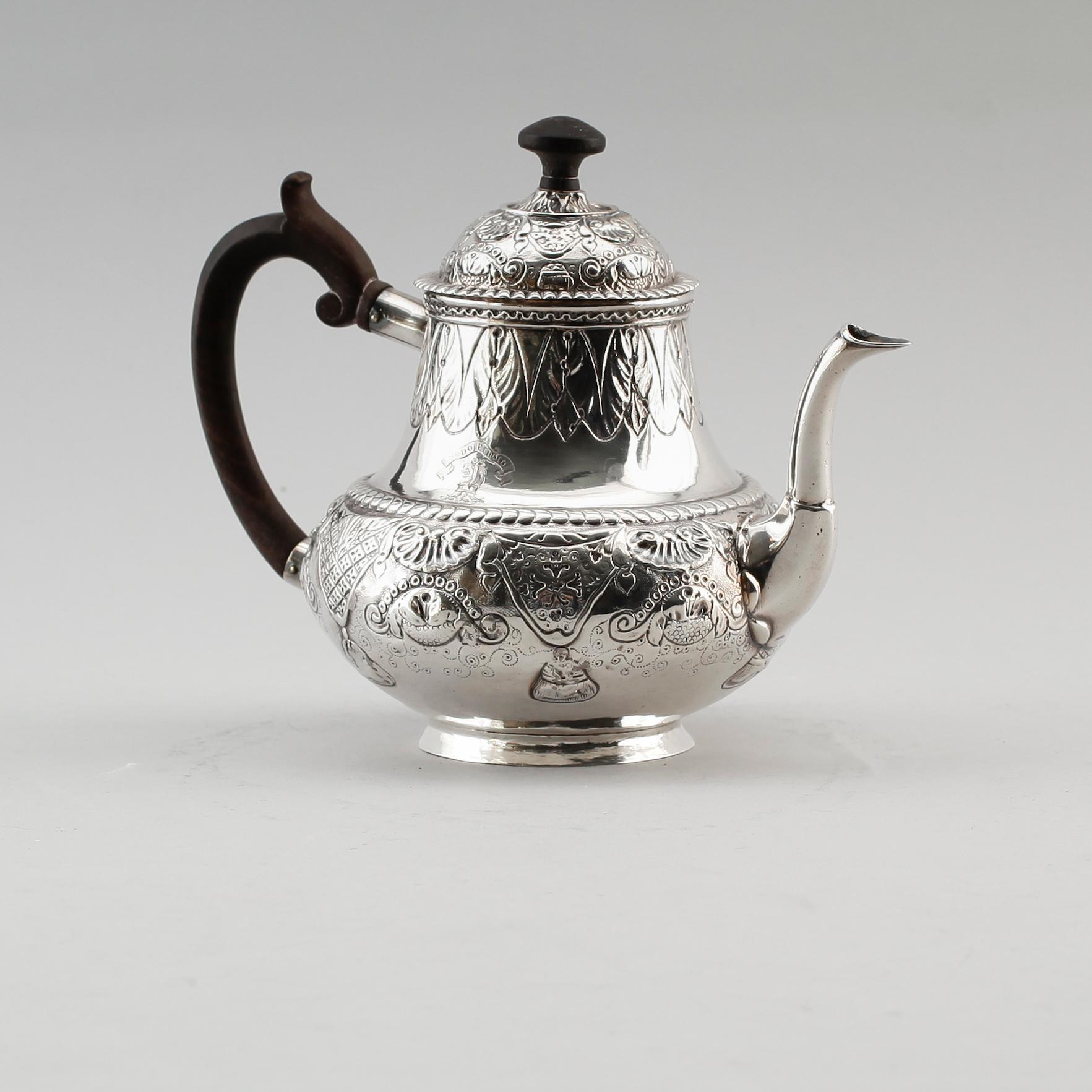 TEKANNA, silver, 1800-talets första del. Vikt ca 274 g.