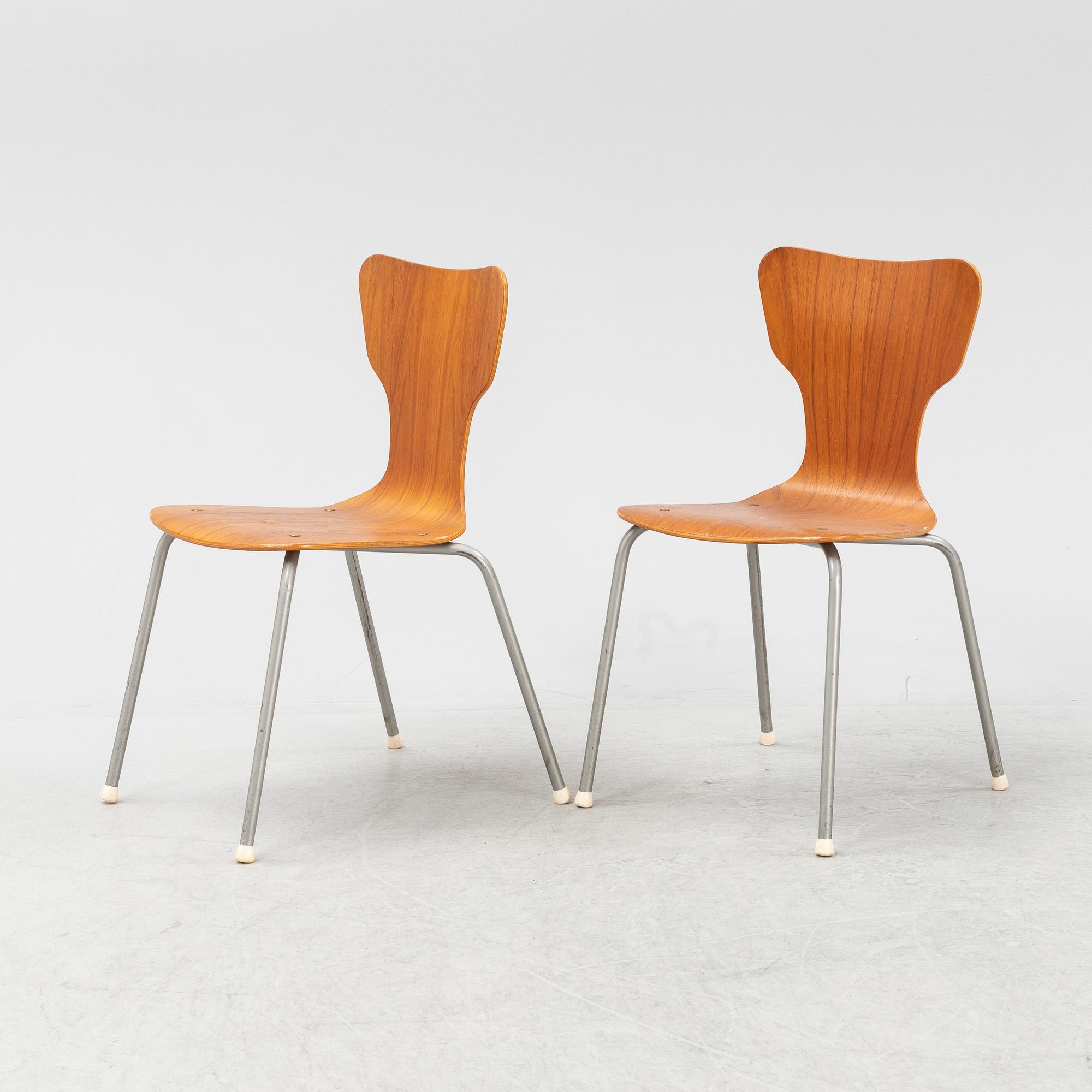 A set of eight teak chairs, mid 20th Century.