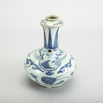 A blue and white kraak kendi, Ming dynasty, Wanli (1572-1620).