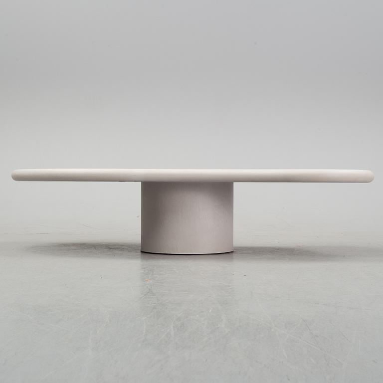 Bieke Casteleyn, soffbord, "Out of line", samtida.