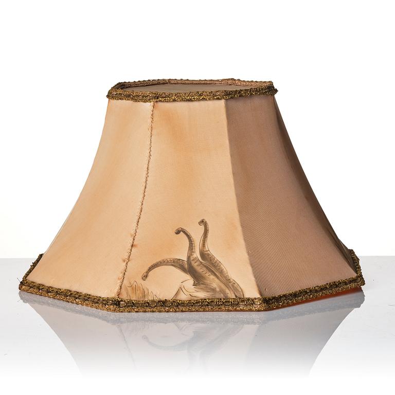 A Chinese vase, made in to a lamp late Qingdynasty/early 20th Century.