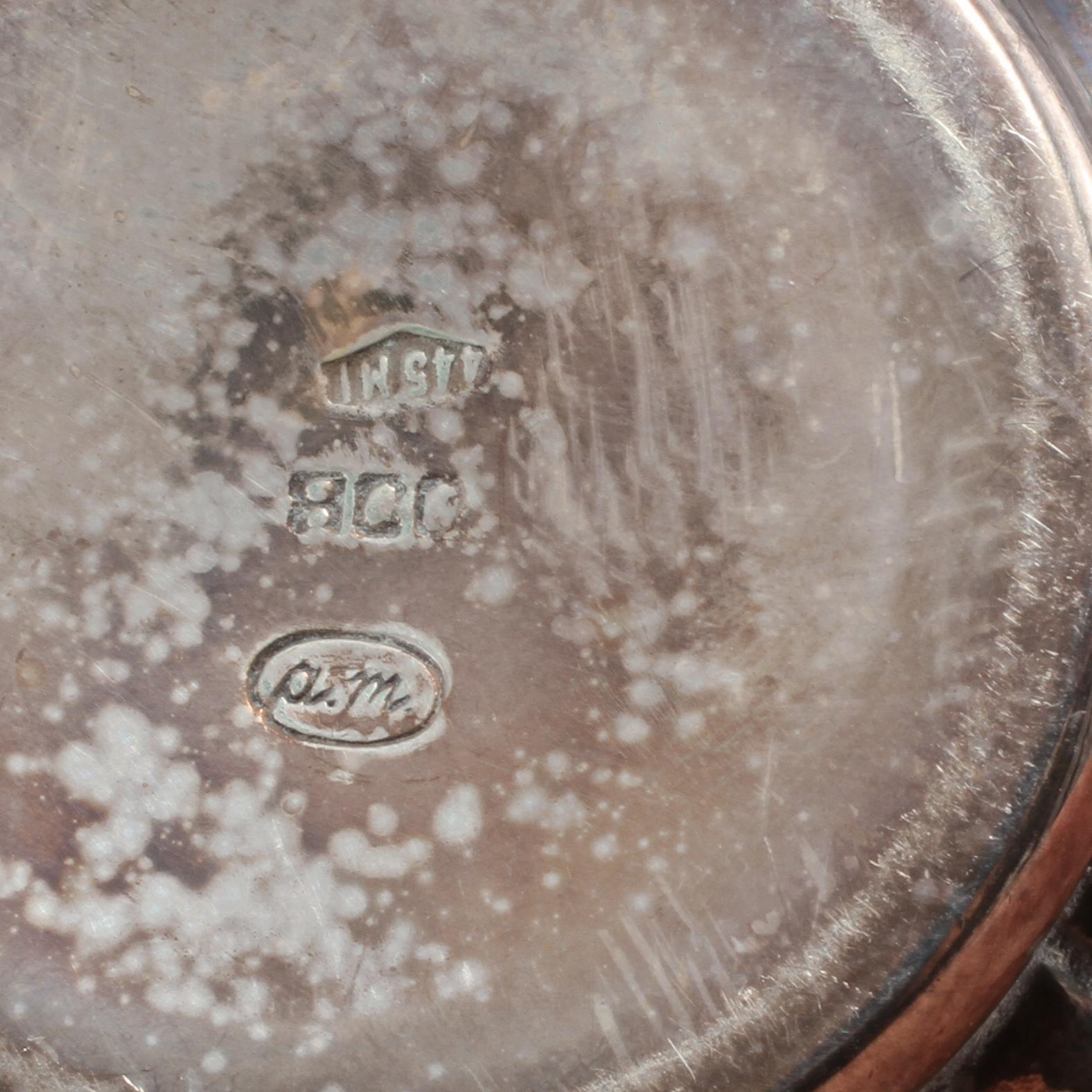 VASER, 2 st, silver, delvis låghaltigt, 1900-tal. Vikt 150 g.