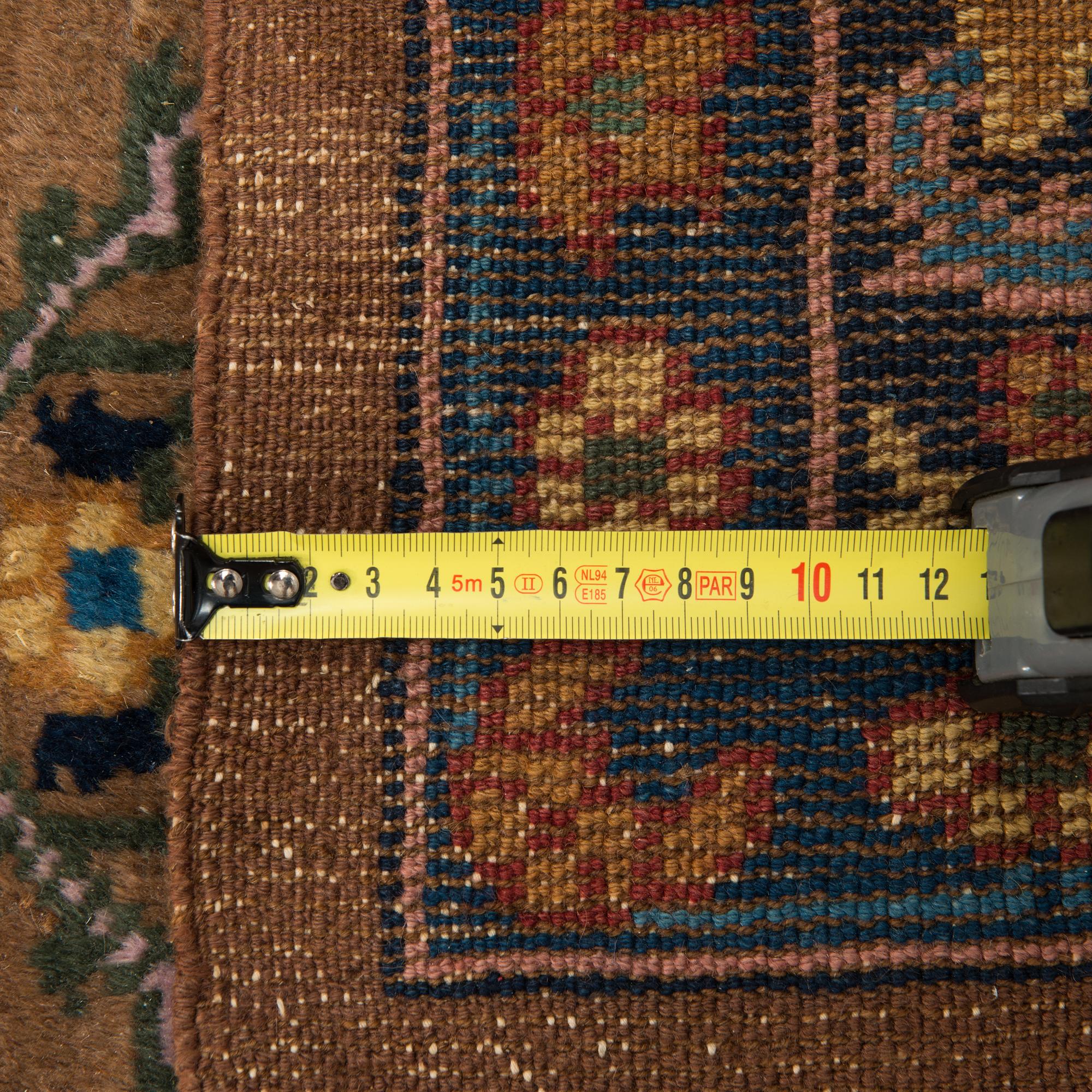 A carpet, oriental, ca 265 x 167 cm.