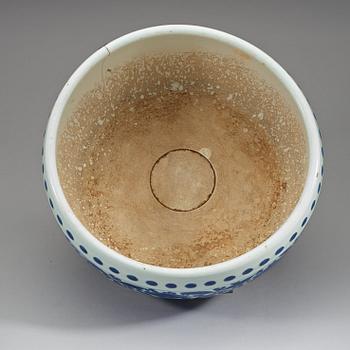 A large blue and white censer, Qing dynasty, Kangxis six character mark (1662-1722).