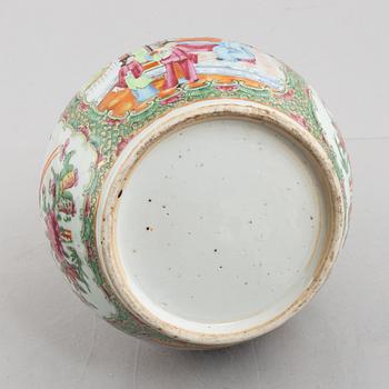 A porcelain vase, Canton, China, 19th century.