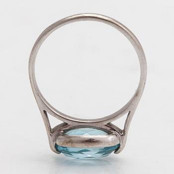 A 14K white gold ring with a topaz.