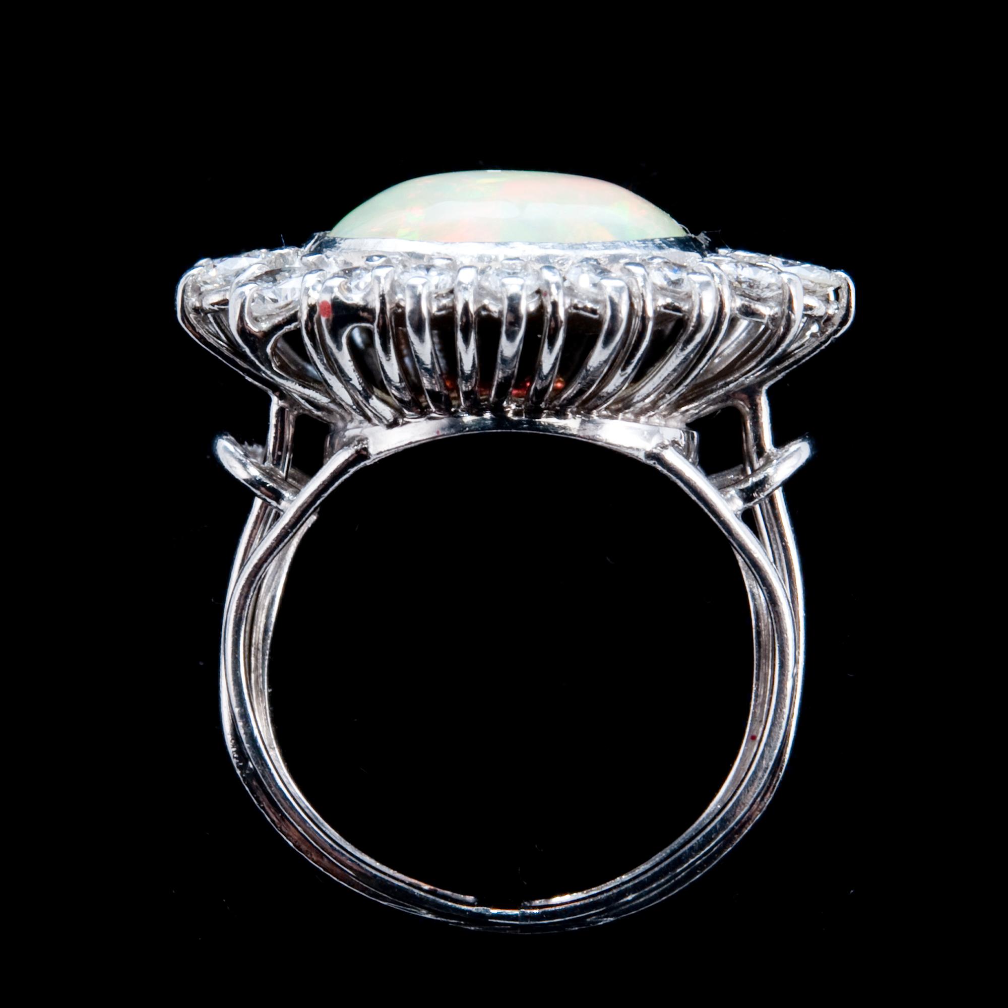 SORMUS, Opaali n. 3.42 ct, 18 briljanttia n. 1.00 ct.