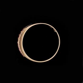 RING, 18k guld med rubiner och diamanter tot ca0,23ct. Vikt 4,5g.