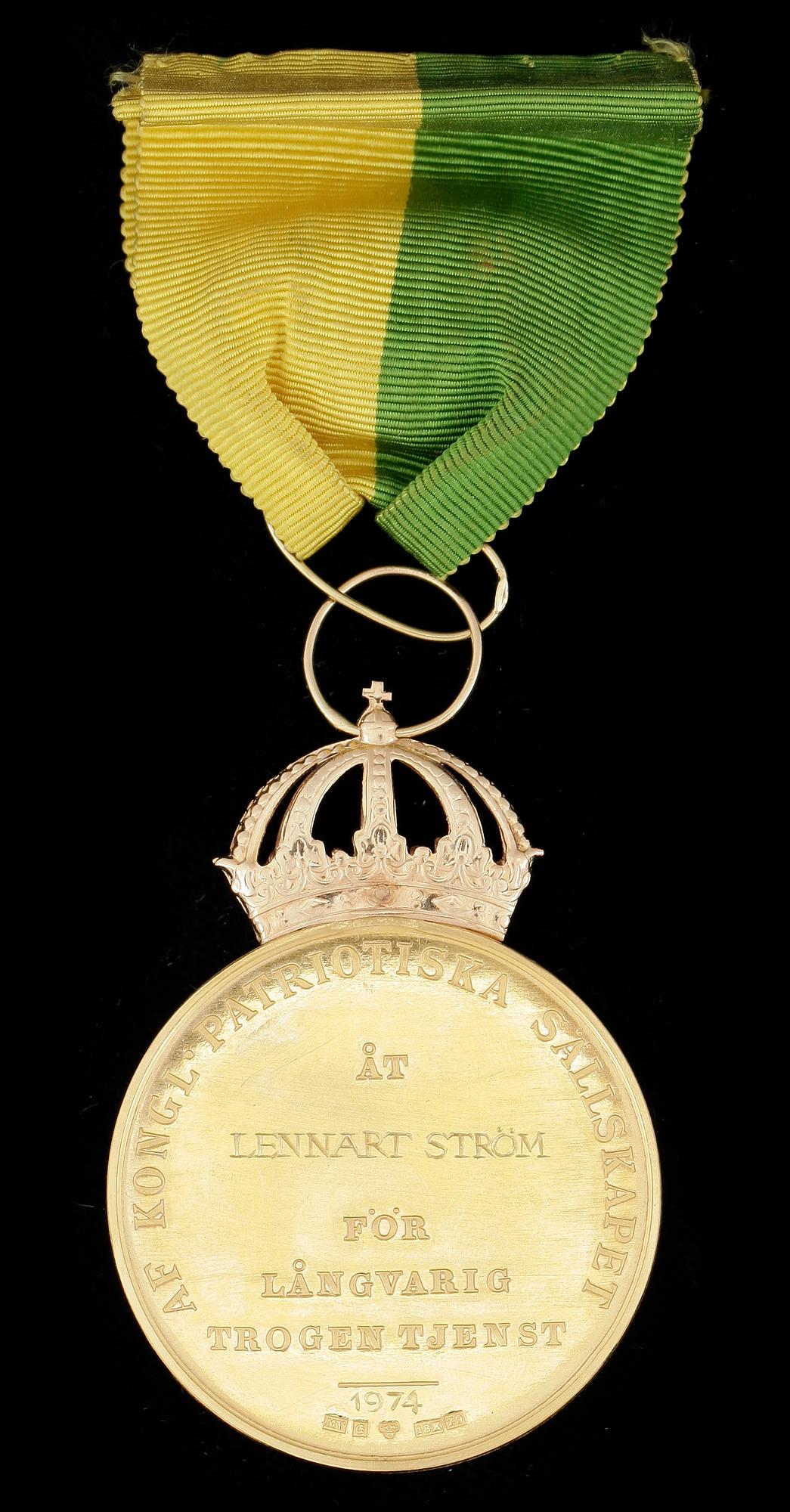 MEDALJ, 18k guld. Kungliga patriotiska Sällskapet, 1974. Vikt ca31g.