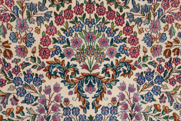 Carpet, Kirman, approx. 245x160 cm.