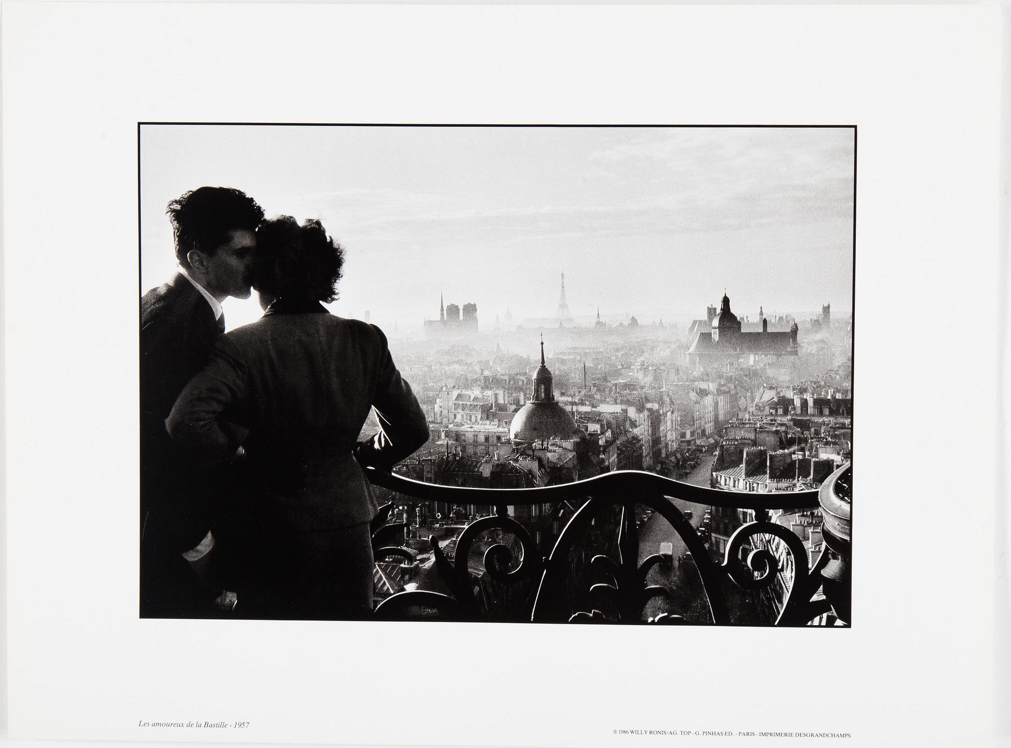 WILLY RONIS, Portfolio with 12 photographs reproduced in black and white on thick paper.  Published in 1986.