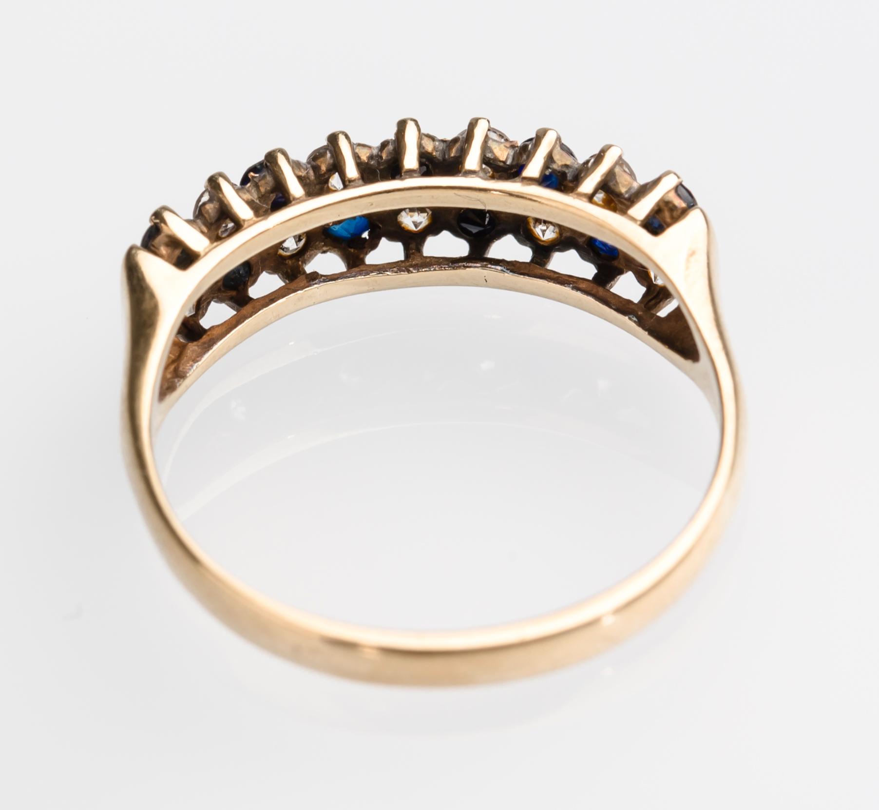 RING, 18 k guld med safirer briljantslipade diamanter ca 0.25 ct. Brittiska stämplar. Vikt ca 2 g.