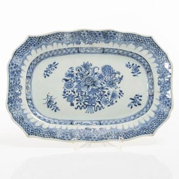 Two Chinese blue and white export porcelain dishes, Qing dynasty, Qianlong (1736-95).