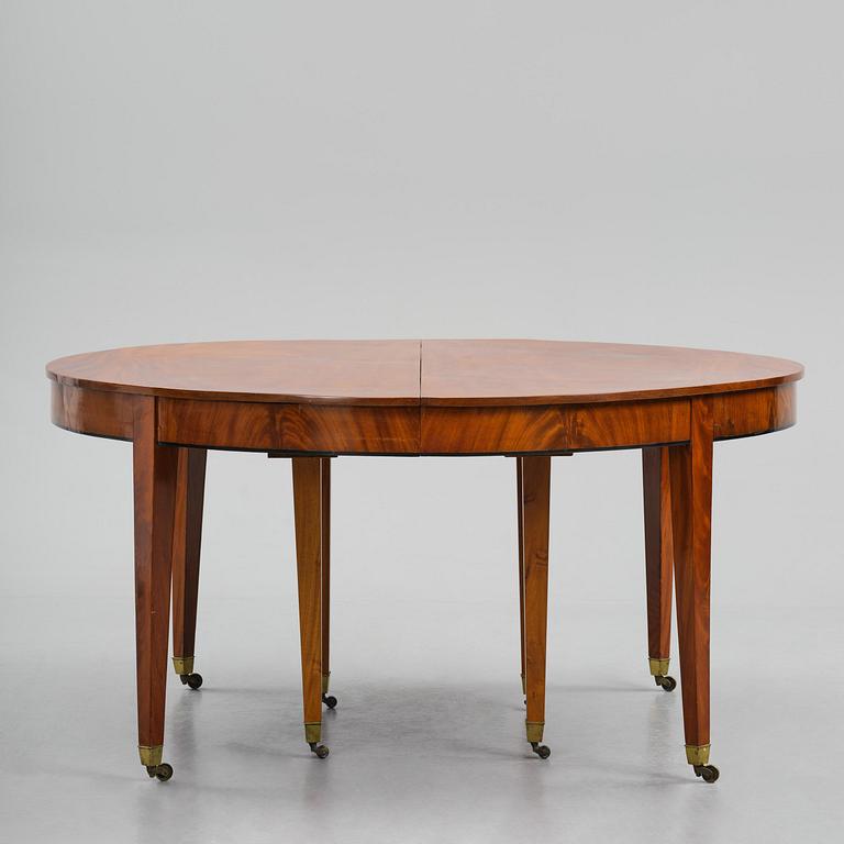 A George III mahogany D-end dining table, circa 1800.