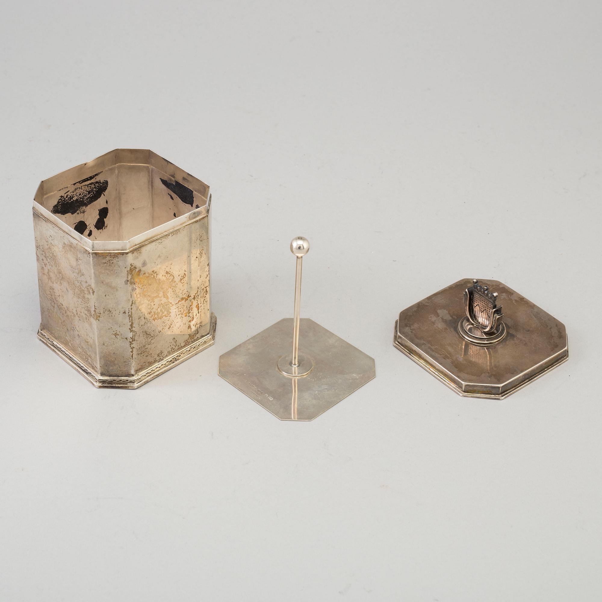 ATELIER BORGILA, tobaksburk med press, sterlingsilver, Stockholm, 1939.