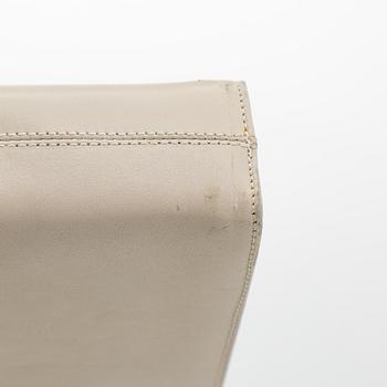 Salvatore Ferragamo, a leather “Gancini”bag.