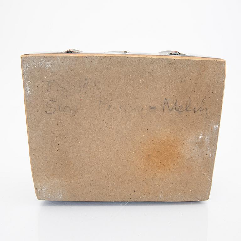 A glazed stone ware box.