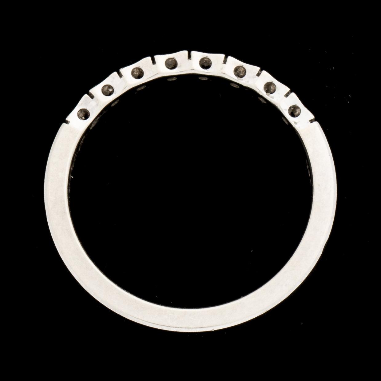RING, 0,08 ct. 18 K. Vikt ca 4,1g.