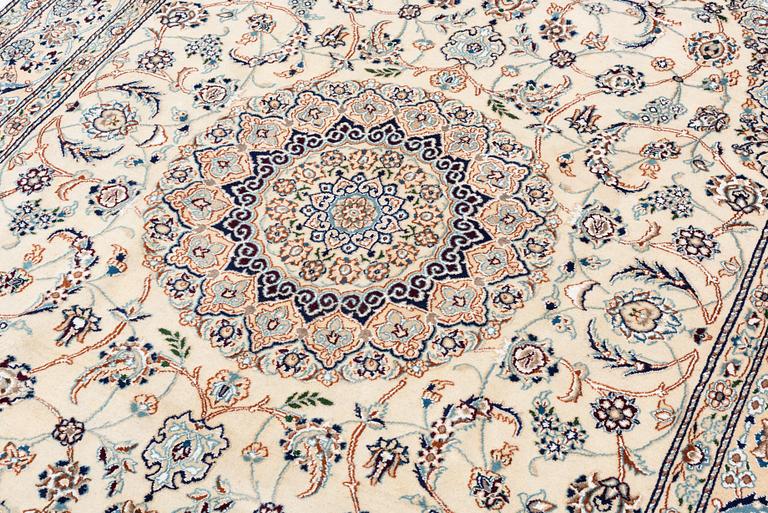 Carpet, Nain, approx. 290 x 192 cm.