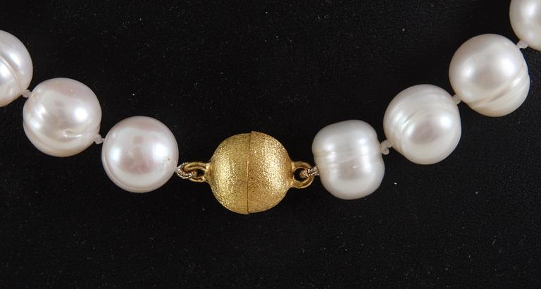 COLLIER, sötvattenpärlor.