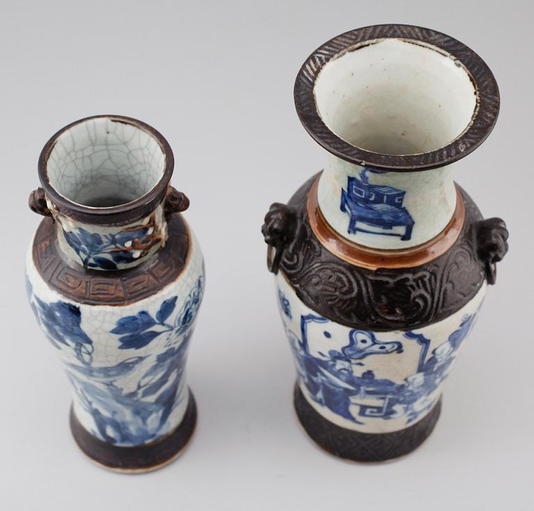 VASER, 2 st, porslin, Kina, 1800-/1900-tal.