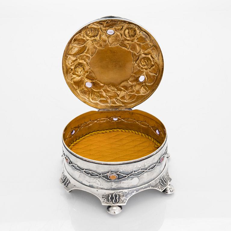 A silver jewellery box with cut amethysts, Sahlstedt, Turku 1921.