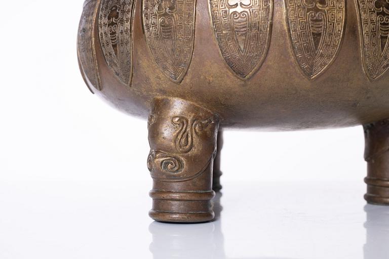 A large tripod copper alloy censer, 17th/18th Century.