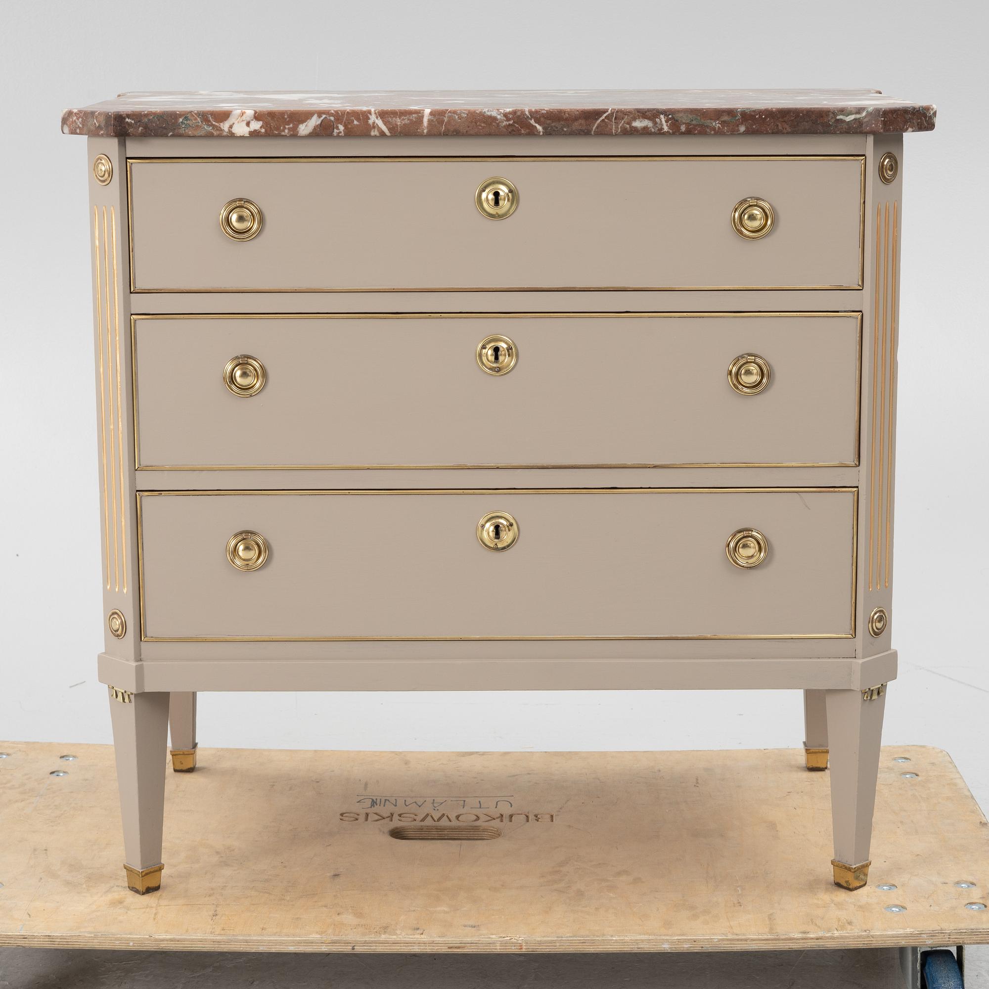 Chest of drawers, Gustavian style, 20th century.