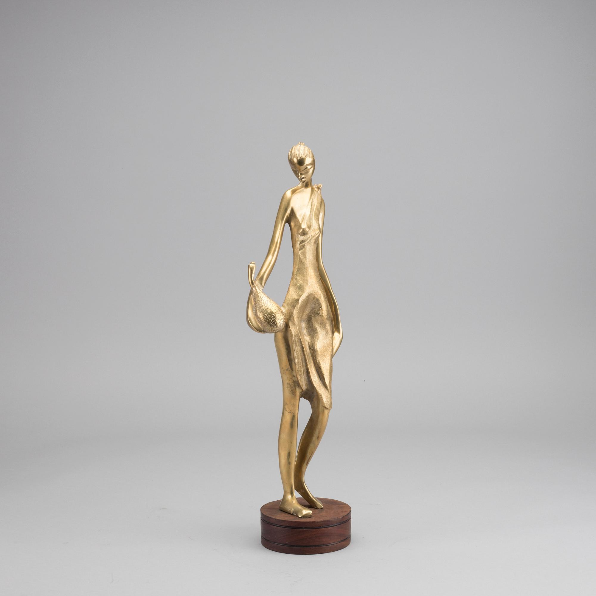 DEKORATIV SKULPTUR, mässing. 1900-talets andra hälft.