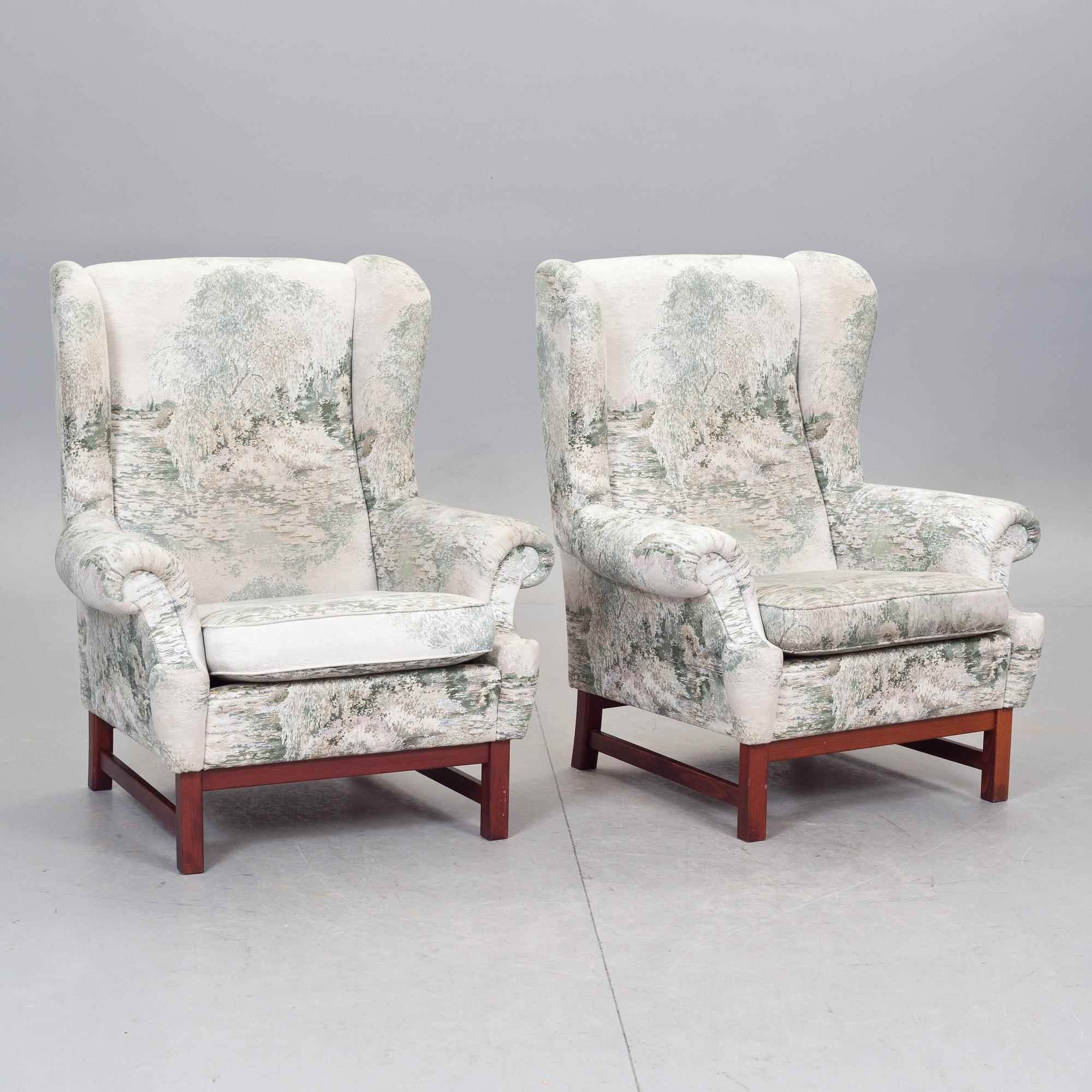 KARMSTOLAR, ett par, "modell 3543 Oxford", firma Svenskt Tenn.