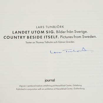 LARS TUNBJÖRK, bok/journal, "Landet utom sig", 1:a upplaga, 1993. Signerad av Lars Tunbjörk.
