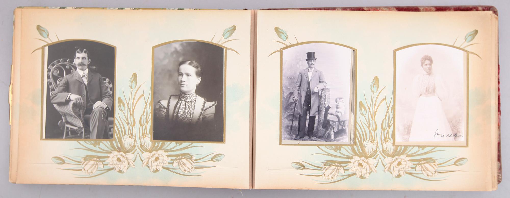 FOTOALBUM, jugend, omkring år 1900.