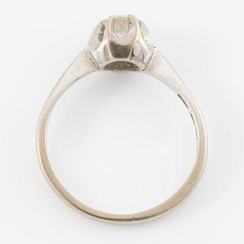 Ring in 18K white gold set with a brilliant-cut diamond.