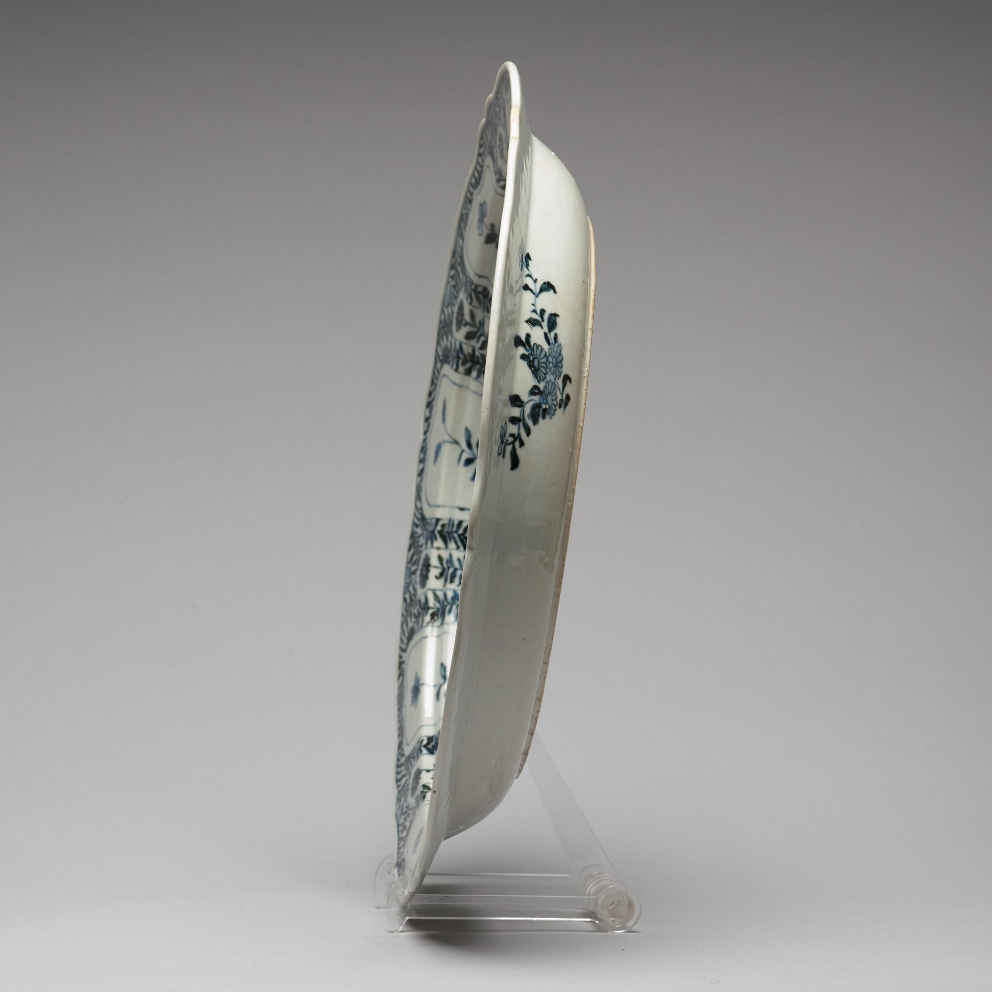 A blue and white dish, Qing dynasty, Qianlong (1736-95).
