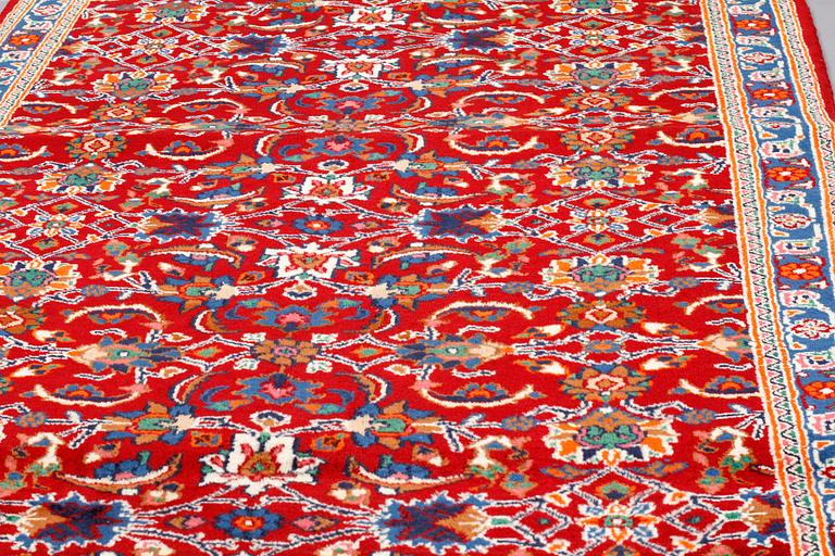 A Moud/Birjand rug, 298 x 120 cm.
