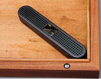 HUMIDORER, 2 st, plexiglas samt trä, Davidoff samt Brebbtra, 1900-tal.