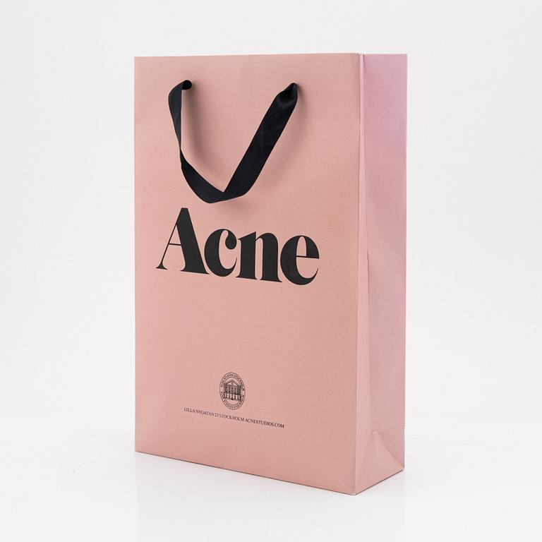 ACNE, tre mössor.